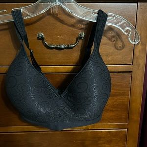Bali Comfort Revolution Wireless bra. 34D NWOT.Black